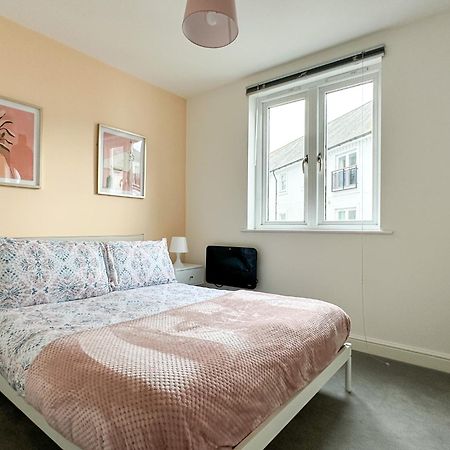 Luxury 2 Bedroom City Centre Apartment - Secure Parking - Amazing Location! แคนเทอร์เบอรี ภายนอก รูปภาพ